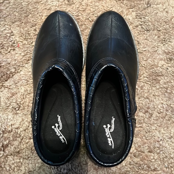Black slip ons. - Picture 1 of 4